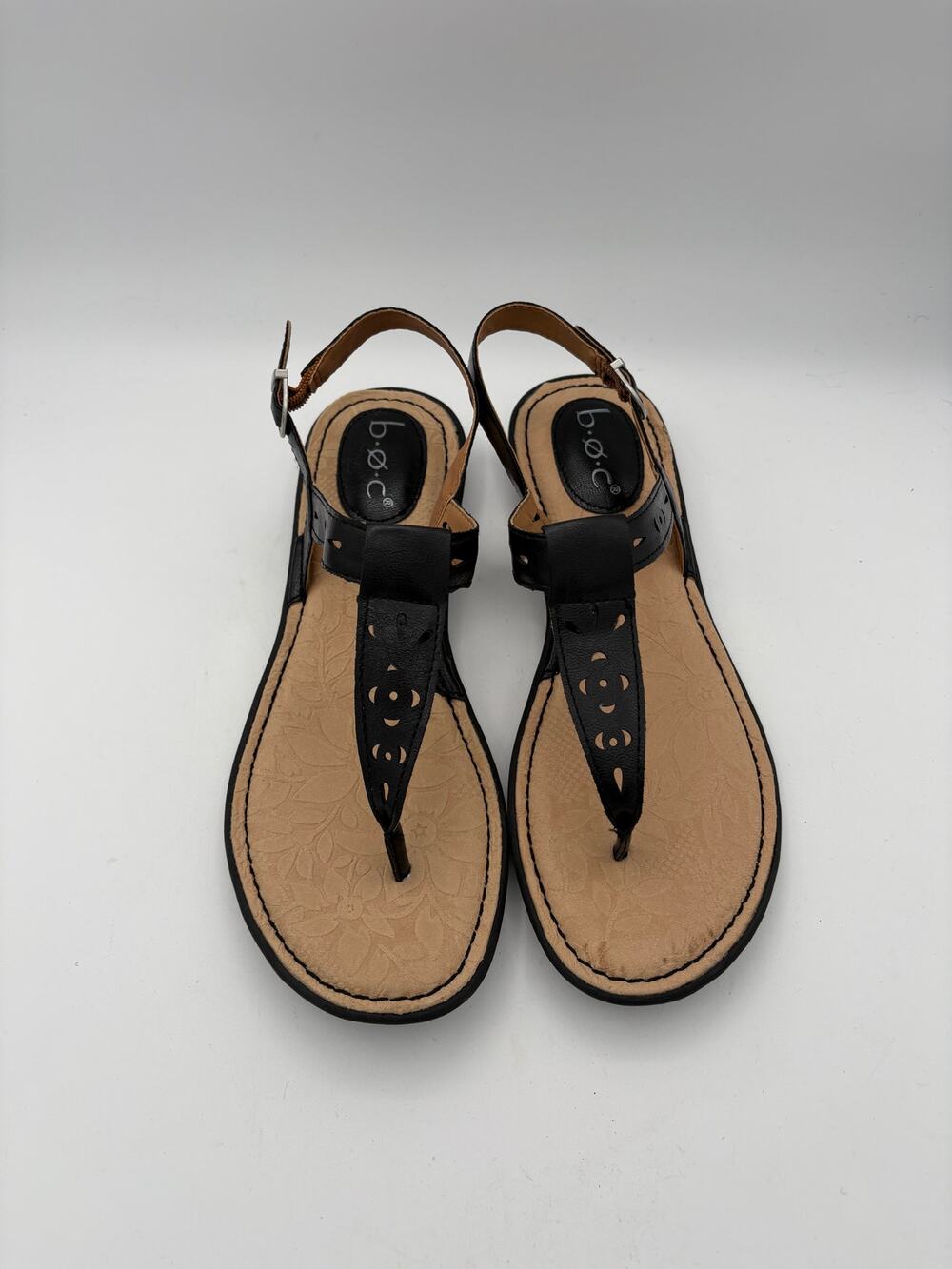 Women’s B.O.C Size 8 Black Leather Thong Sandals